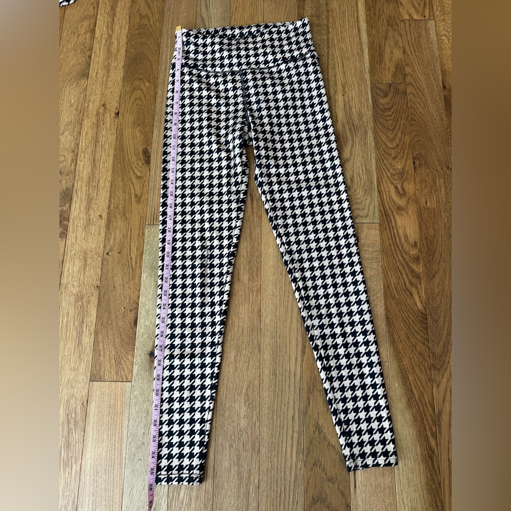 🖤🤍 Houndstooth Black & White Athletic Set – Sports Bra + Leggings (XS–S Est.) 🤍🖤 - Picture 10 of 10